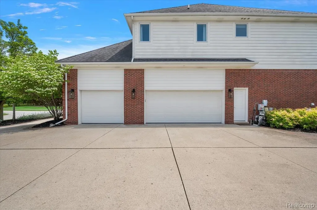 1422 Galena Rochester Hills City MI 48306
