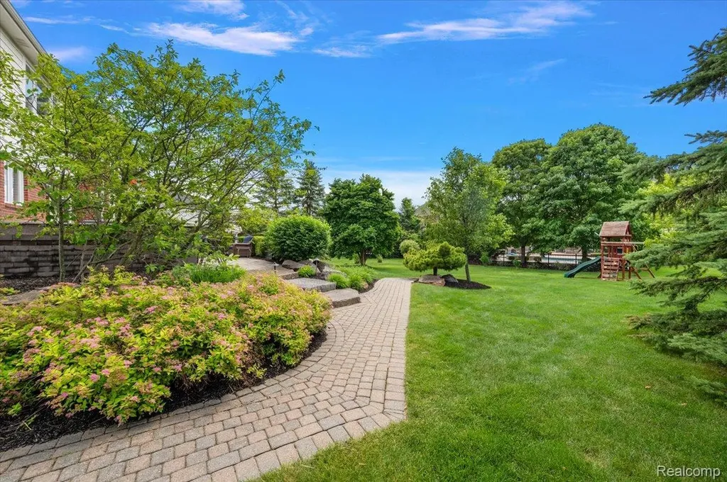 1422 Galena Rochester Hills City MI 48306