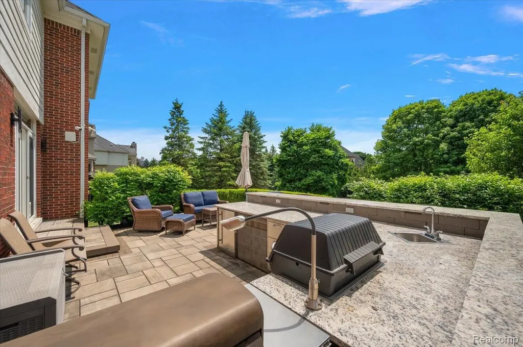 1422 Galena Rochester Hills City MI 48306