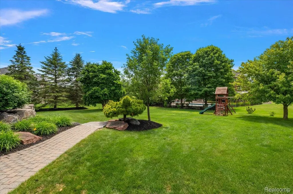 1422 Galena Rochester Hills City MI 48306