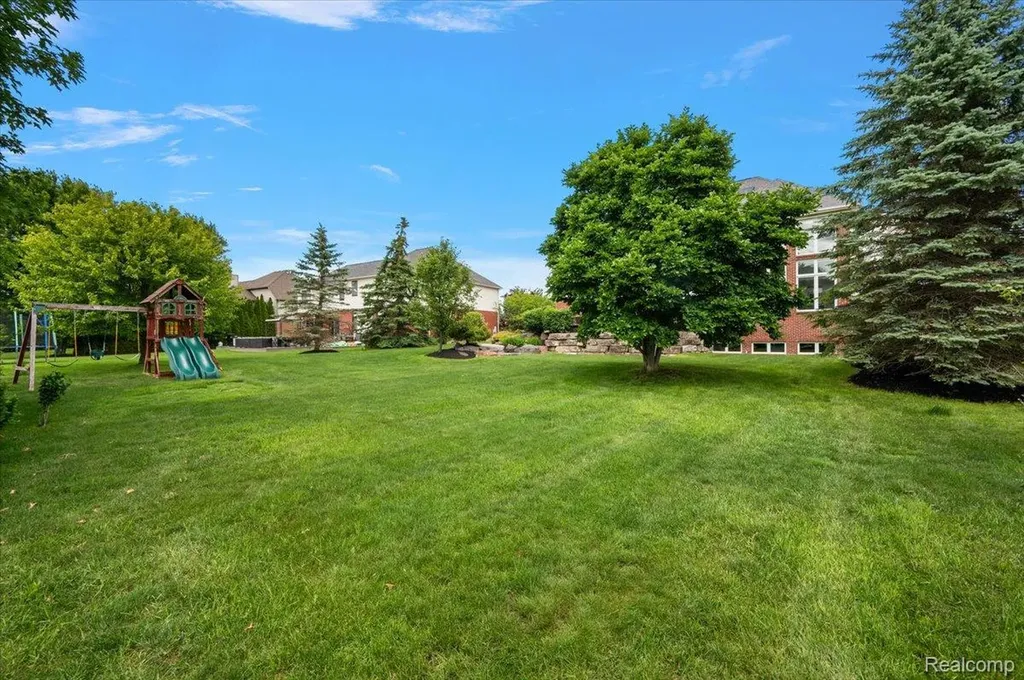 1422 Galena Rochester Hills City MI 48306