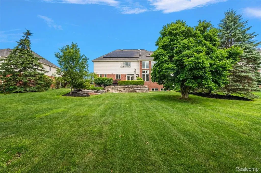 1422 Galena Rochester Hills City MI 48306