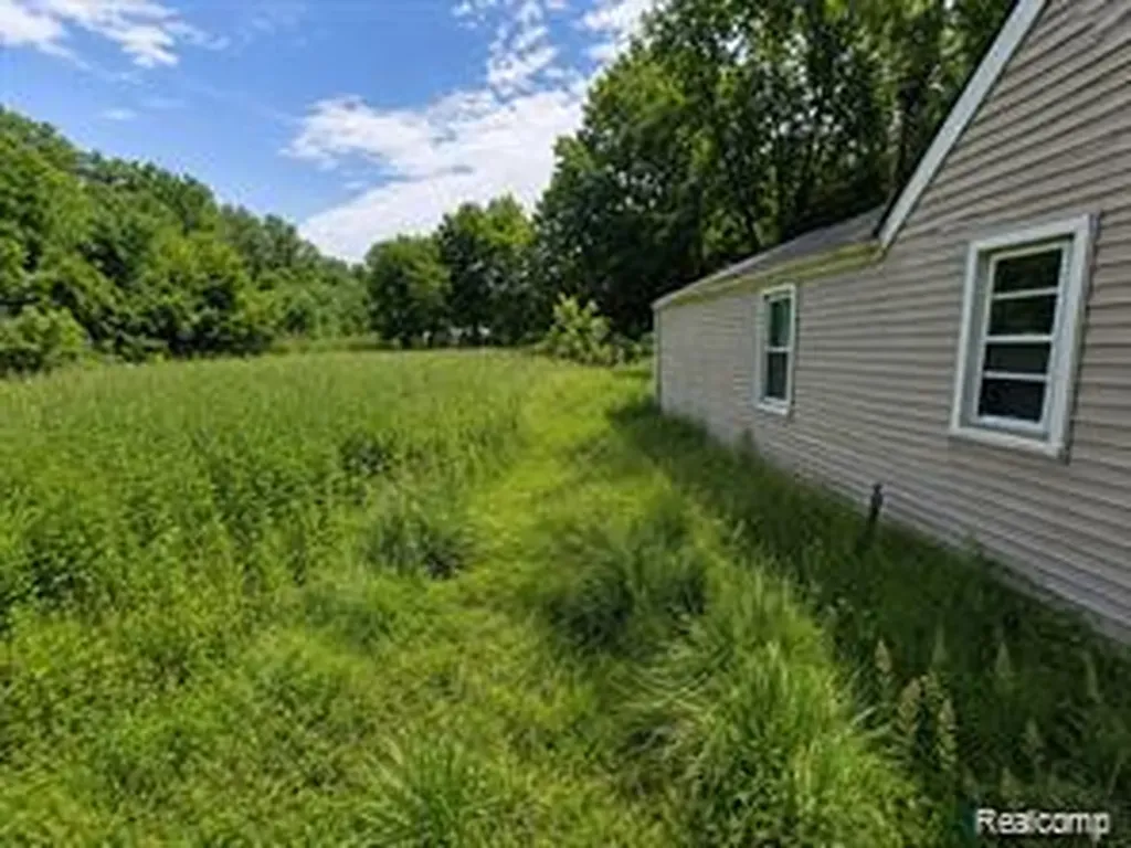 6851 Merriman Road Romulus City MI 48174