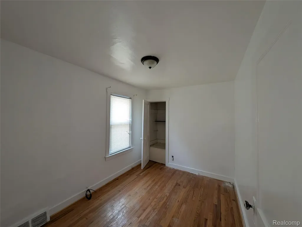 16182 Muirland Detroit City MI 48221