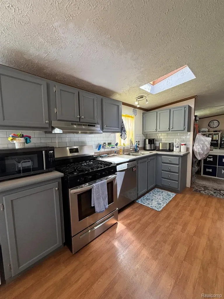 195 Apollo Flushing City MI 48433