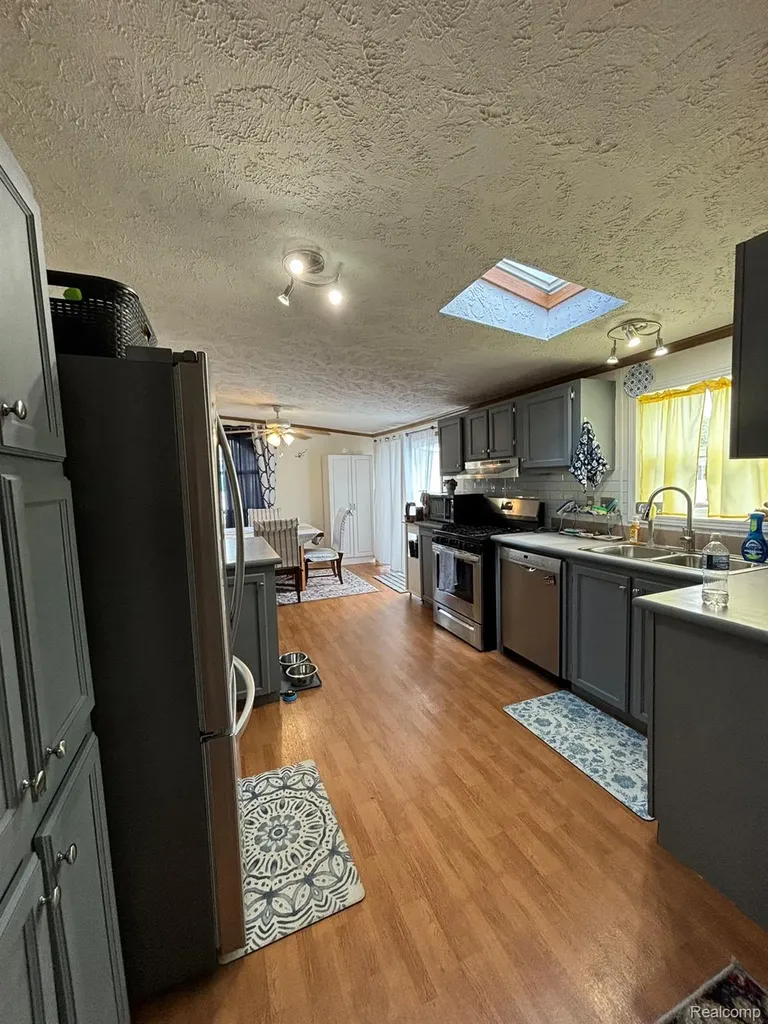 195 Apollo Flushing City MI 48433