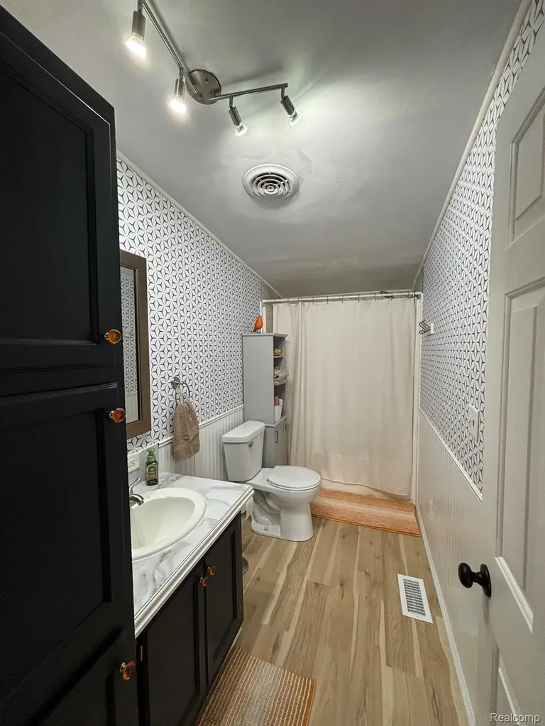 195 Apollo Flushing City MI 48433
