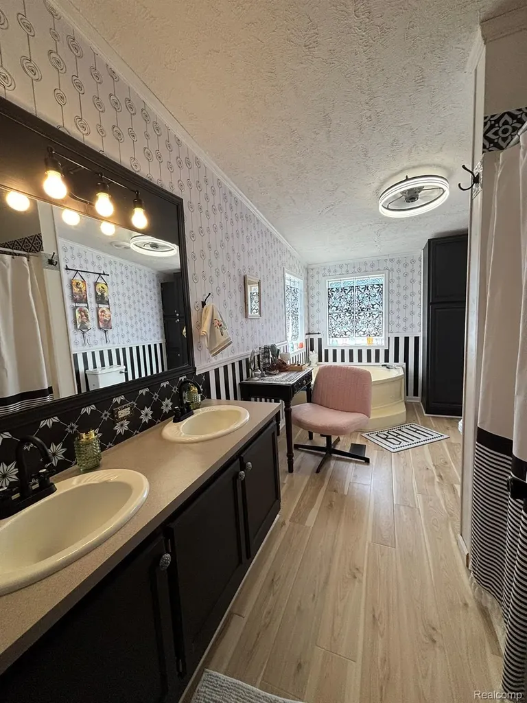 195 Apollo Flushing City MI 48433