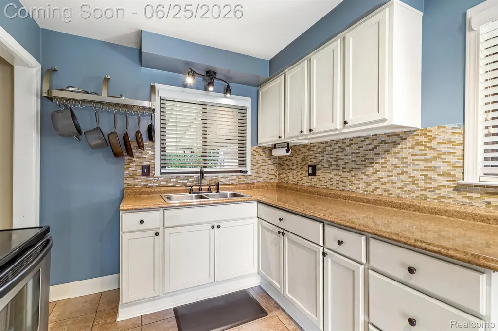 33135 Alvin Street Garden City City MI 48135
