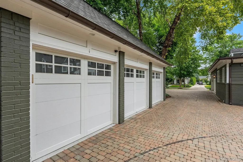 1269 Willow Lane Birmingham City MI 48009