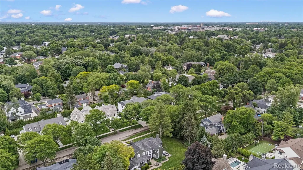 1269 Willow Lane Birmingham City MI 48009