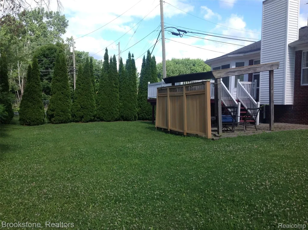 32010 N Oakcrest Drive E Chesterfield Township MI 48047