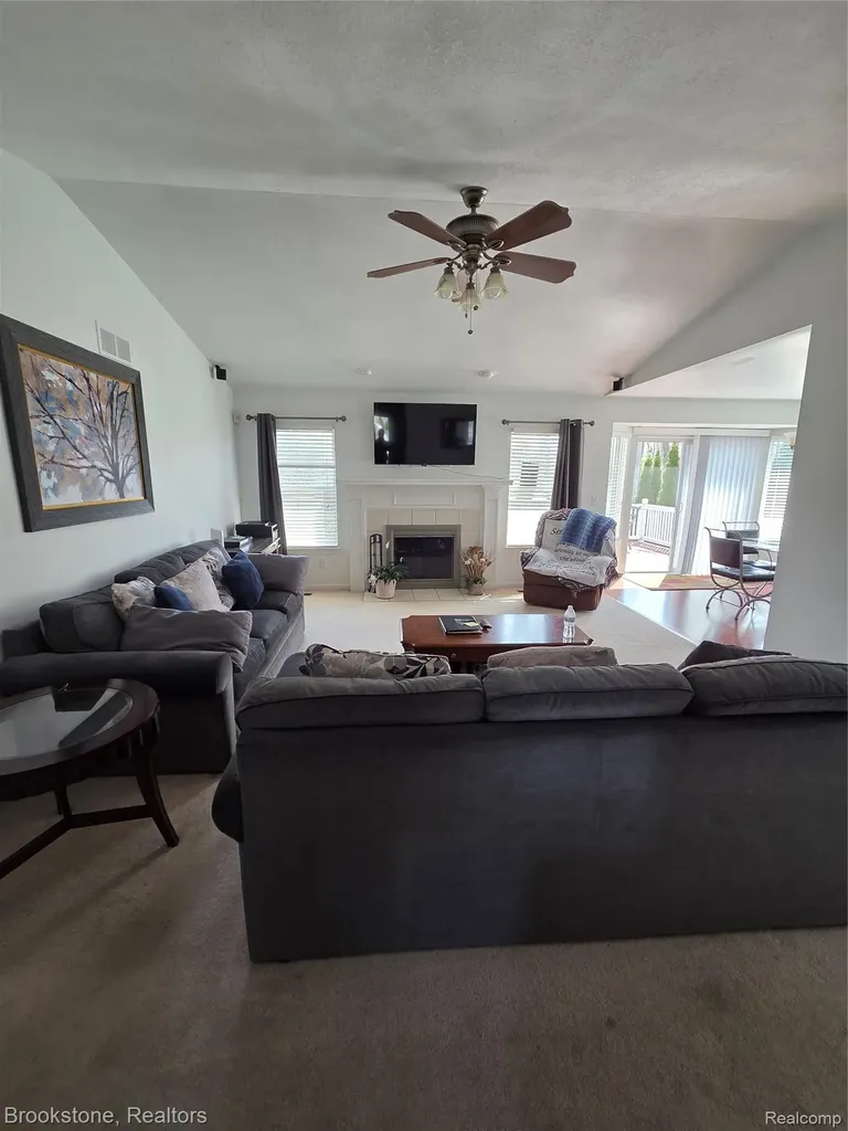 32010 N Oakcrest Drive E Chesterfield Township MI 48047