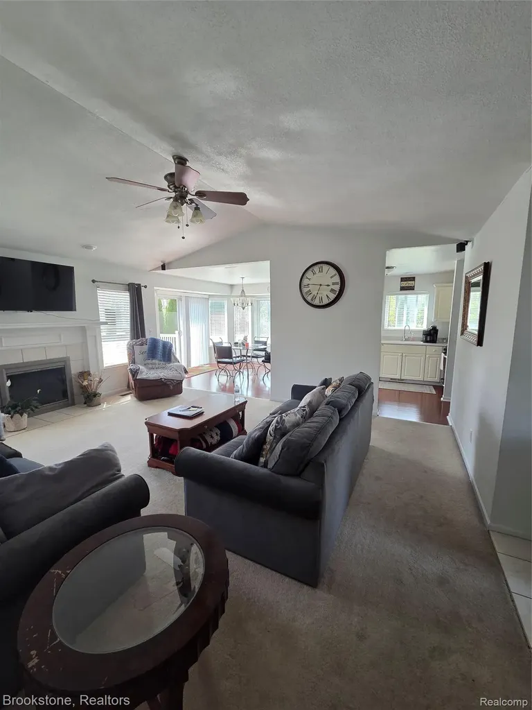 32010 N Oakcrest Drive E Chesterfield Township MI 48047
