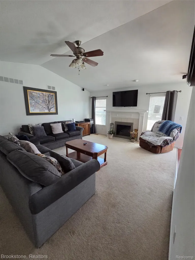 32010 N Oakcrest Drive E Chesterfield Township MI 48047
