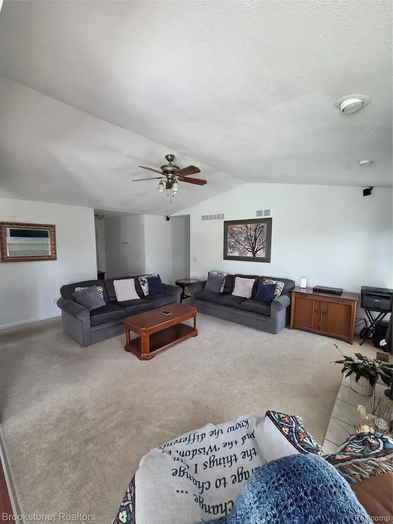 32010 N Oakcrest Drive E Chesterfield Township MI 48047