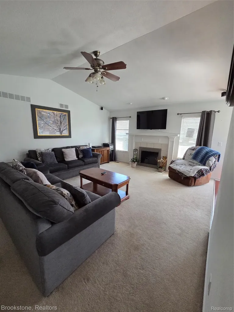 32010 N Oakcrest Drive E Chesterfield Township MI 48047