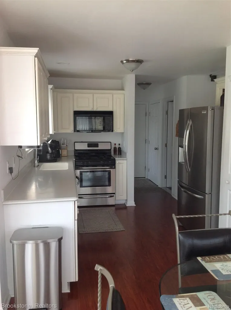 32010 N Oakcrest Drive E Chesterfield Township MI 48047