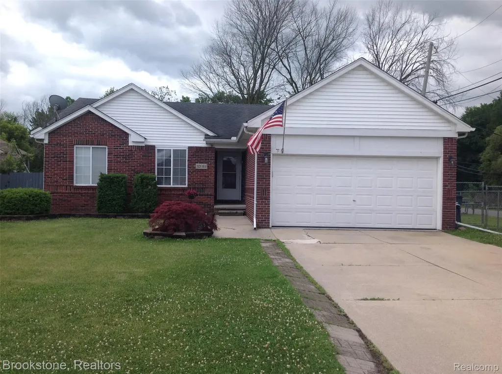 32010 N Oakcrest Drive E Chesterfield Township MI 48047