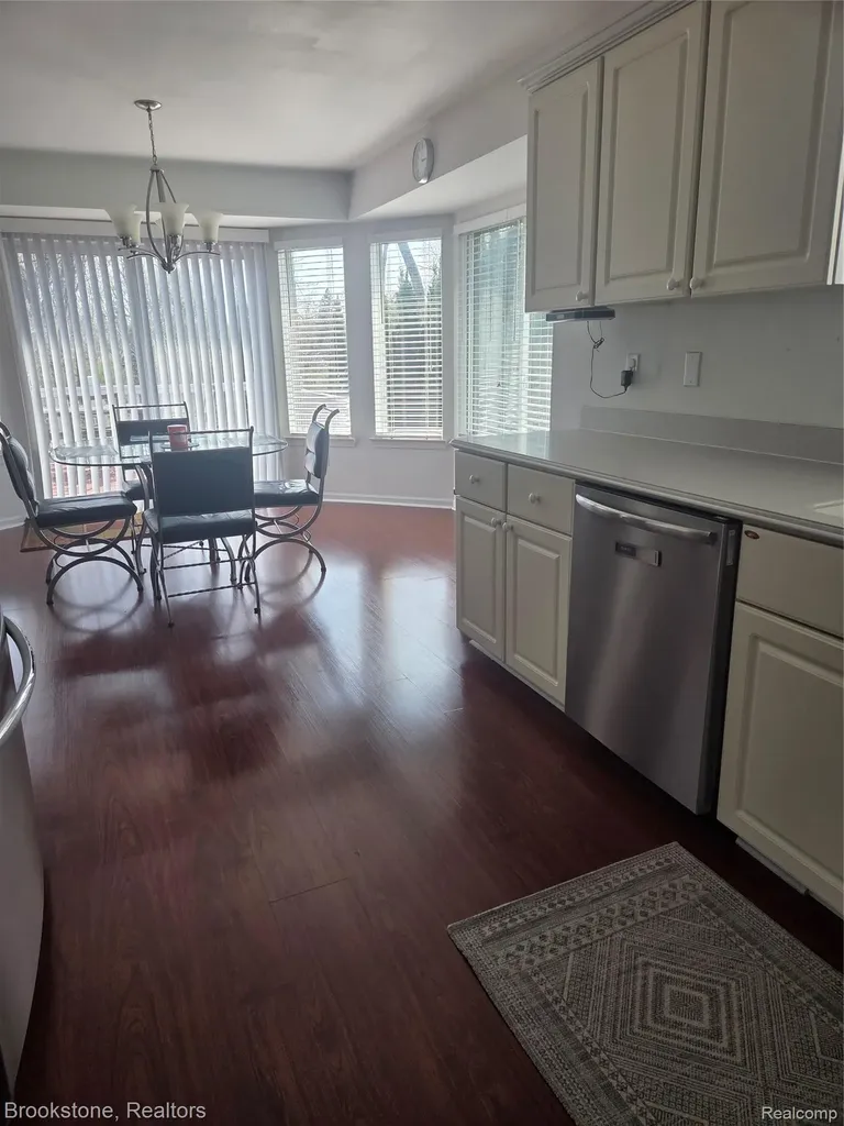 32010 N Oakcrest Drive E Chesterfield Township MI 48047