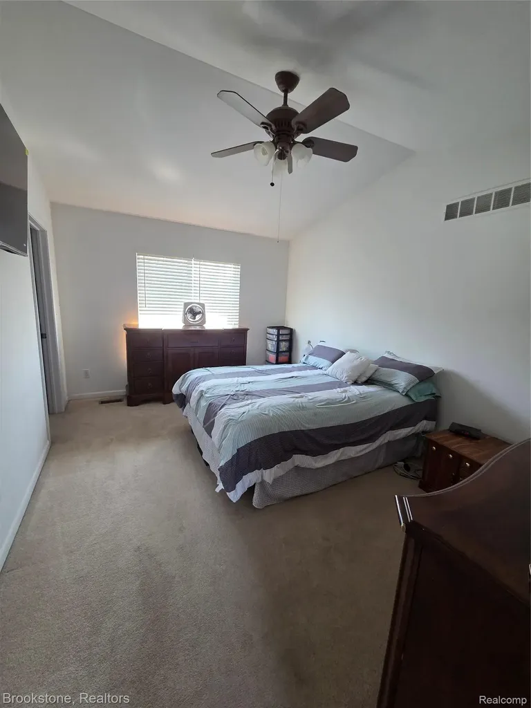 32010 N Oakcrest Drive E Chesterfield Township MI 48047