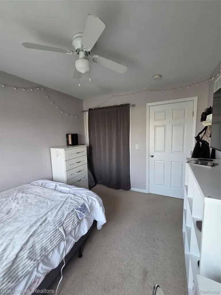 32010 N Oakcrest Drive E Chesterfield Township MI 48047