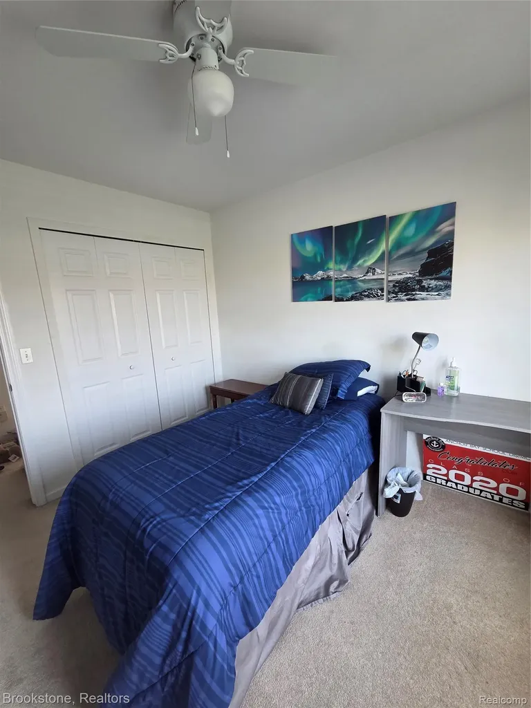 32010 N Oakcrest Drive E Chesterfield Township MI 48047