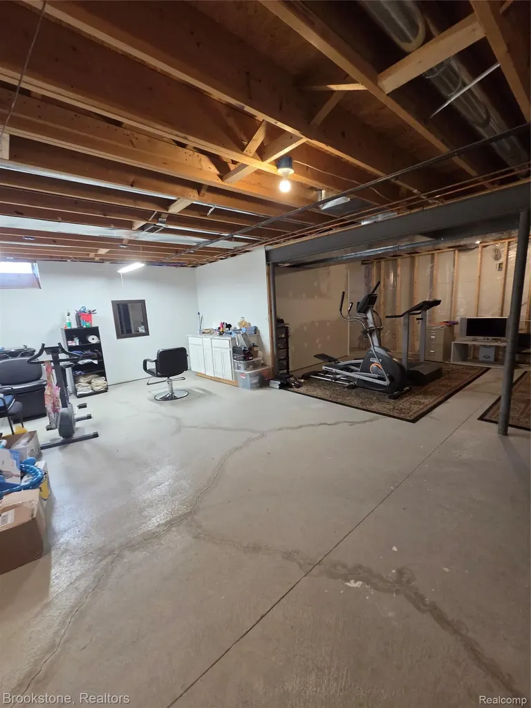 32010 N Oakcrest Drive E Chesterfield Township MI 48047