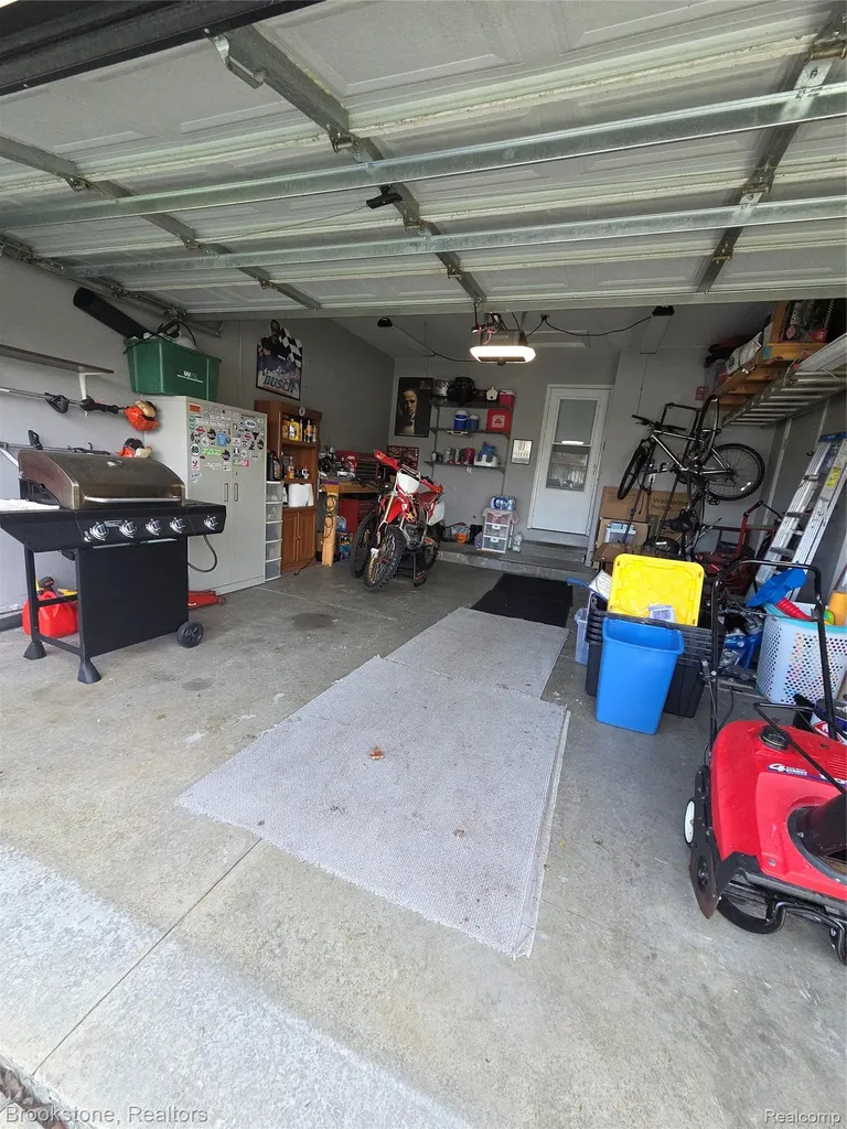 32010 N Oakcrest Drive E Chesterfield Township MI 48047