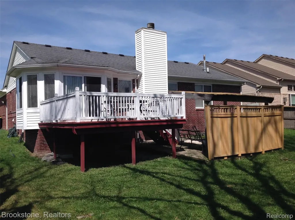 32010 N Oakcrest Drive E Chesterfield Township MI 48047