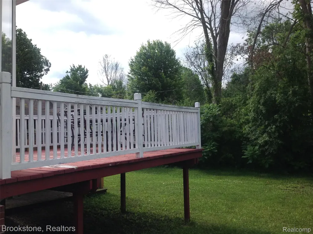 32010 N Oakcrest Drive E Chesterfield Township MI 48047