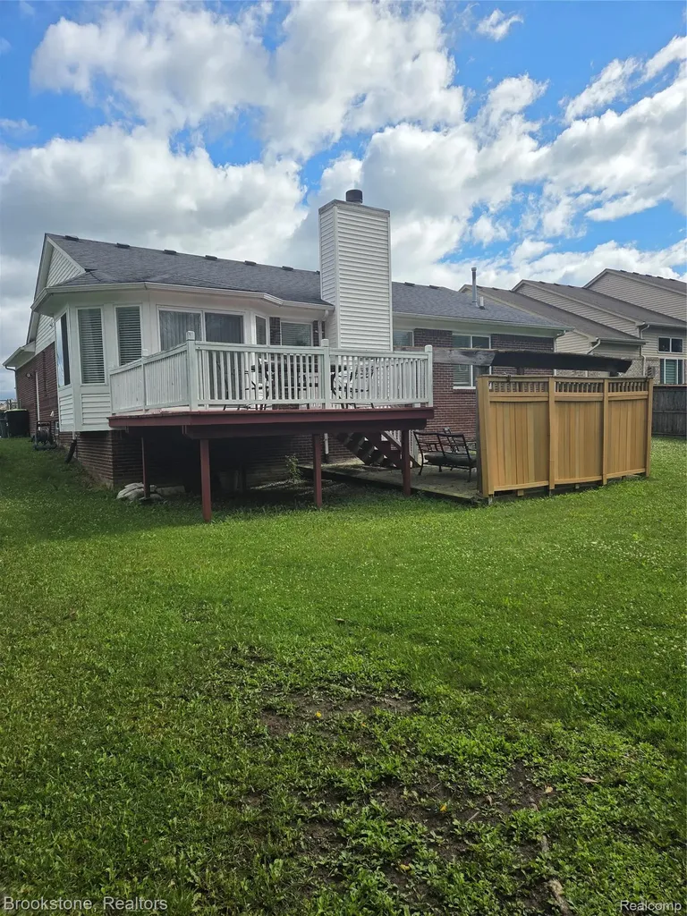 32010 N Oakcrest Drive E Chesterfield Township MI 48047