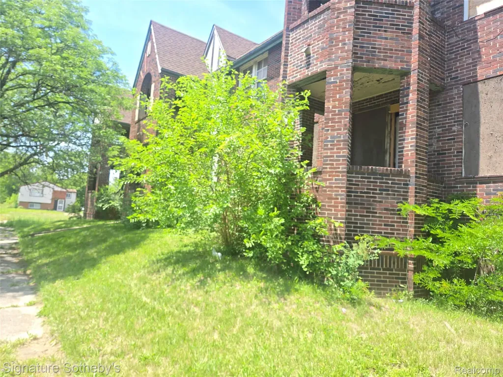 3760 W Chicago Detroit City MI 48206
