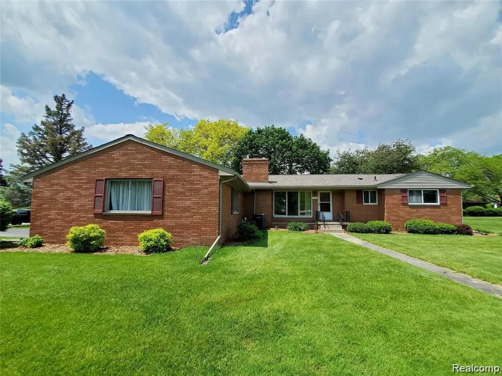 7124 Elmwood Drive Grand Blanc Charter Township MI 48439