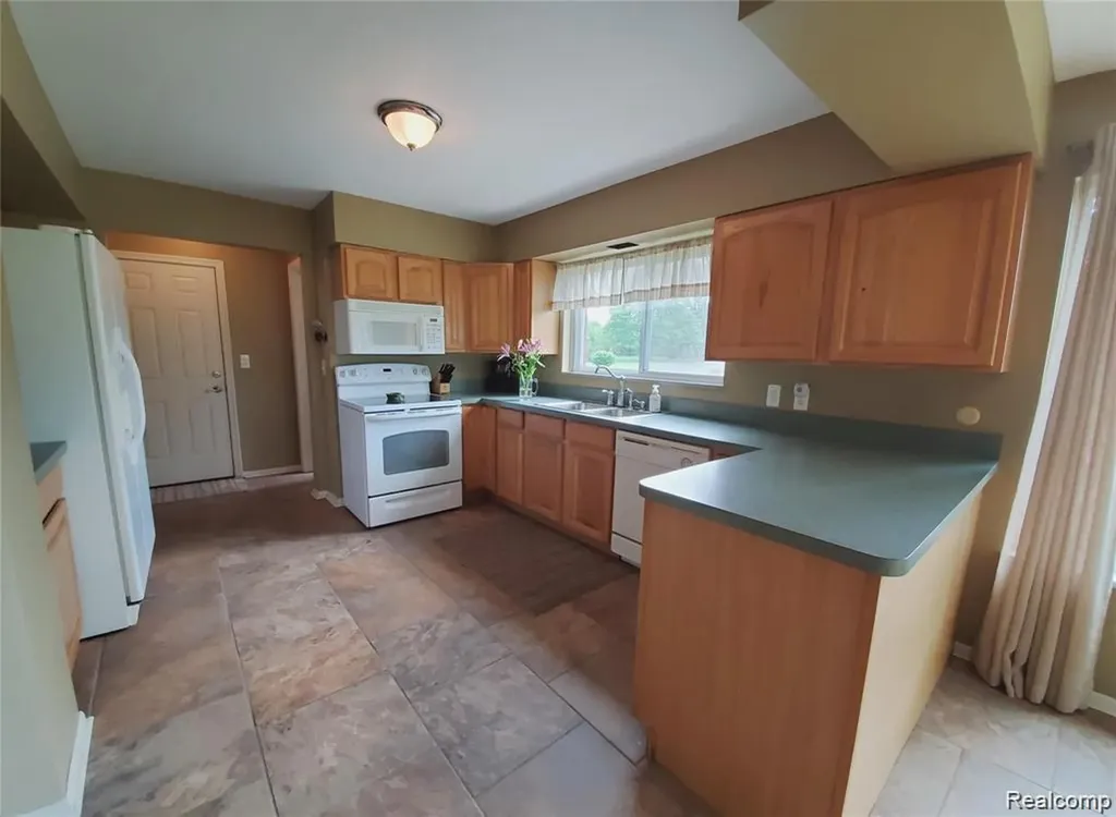 7124 Elmwood Drive Grand Blanc Charter Township MI 48439