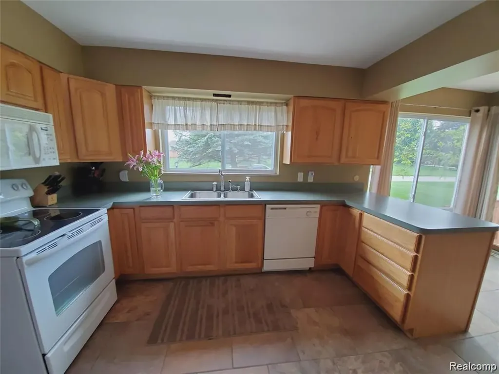 7124 Elmwood Drive Grand Blanc Charter Township MI 48439