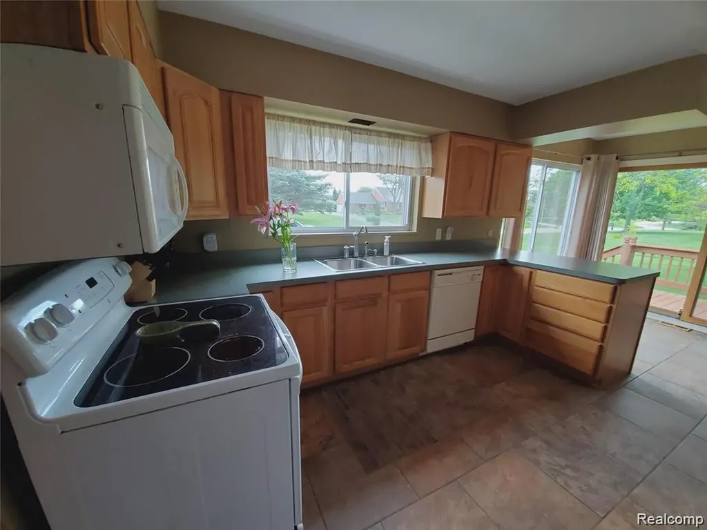 7124 Elmwood Drive Grand Blanc Charter Township MI 48439