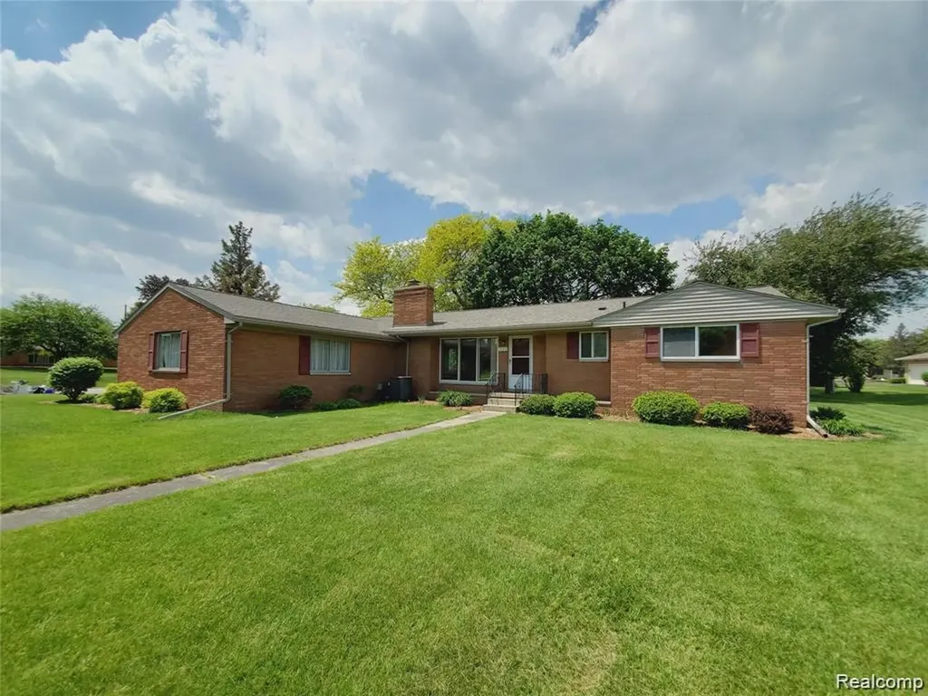 7124 Elmwood Drive Grand Blanc Charter Township MI 48439