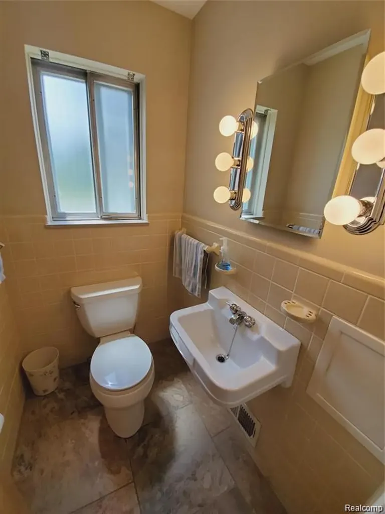7124 Elmwood Drive Grand Blanc Charter Township MI 48439
