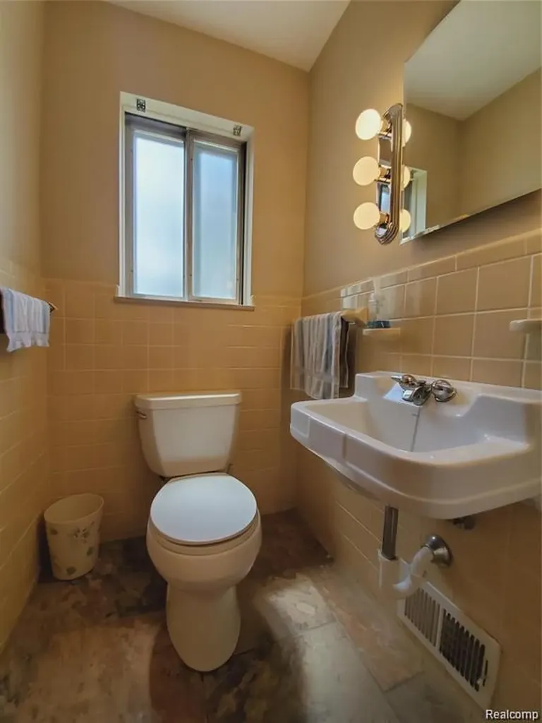 7124 Elmwood Drive Grand Blanc Charter Township MI 48439