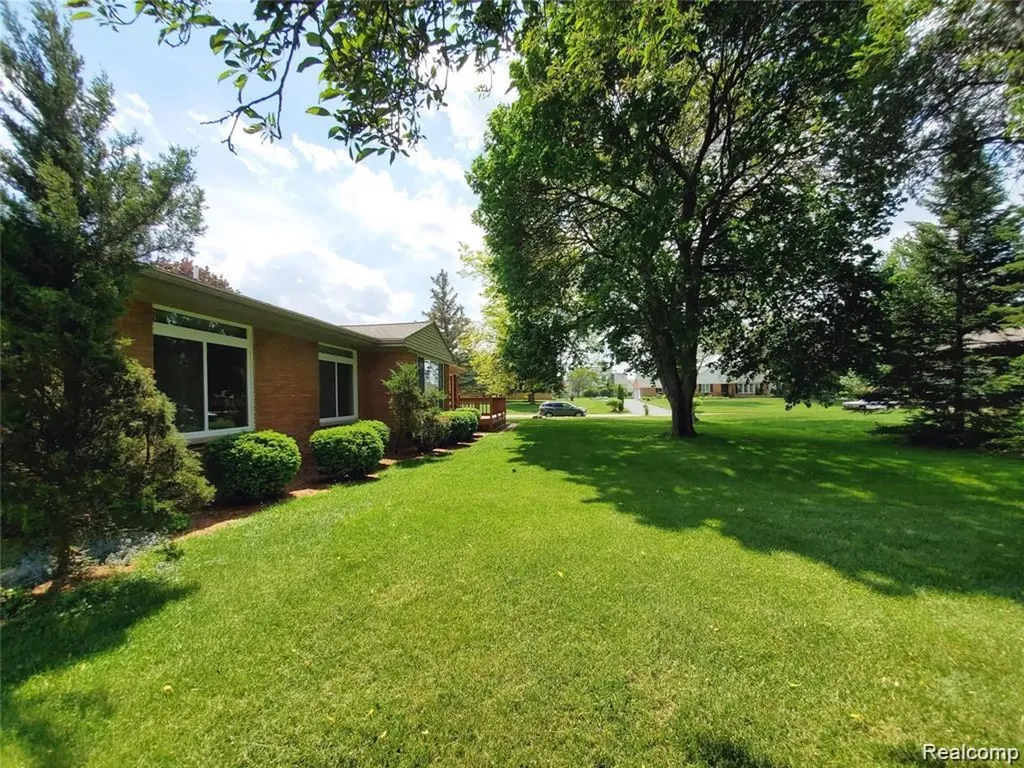 7124 Elmwood Drive Grand Blanc Charter Township MI 48439