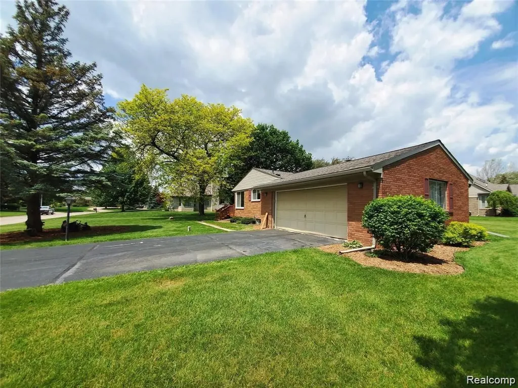 7124 Elmwood Drive Grand Blanc Charter Township MI 48439