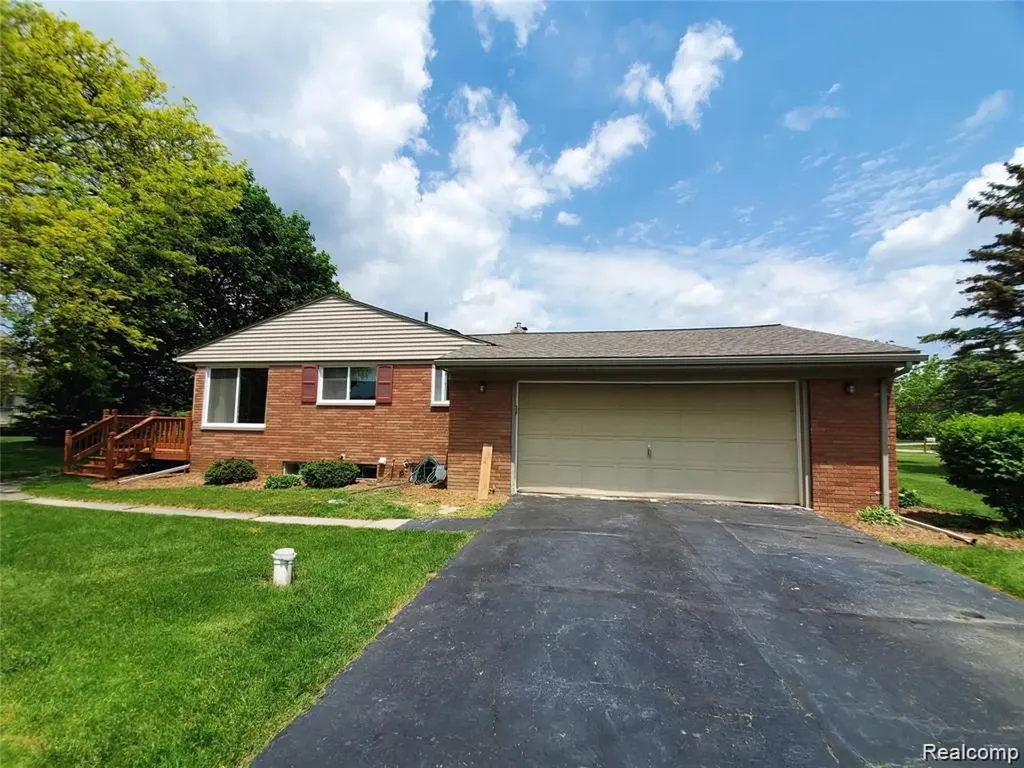 7124 Elmwood Drive Grand Blanc Charter Township MI 48439
