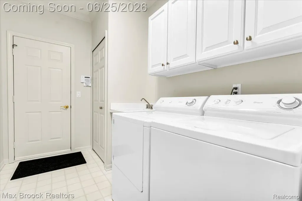 7330 Crackling Creek Circle West Bloomfield Charter Township MI 48322