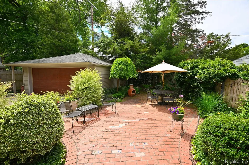 286 Abbey Street Birmingham City MI 48009