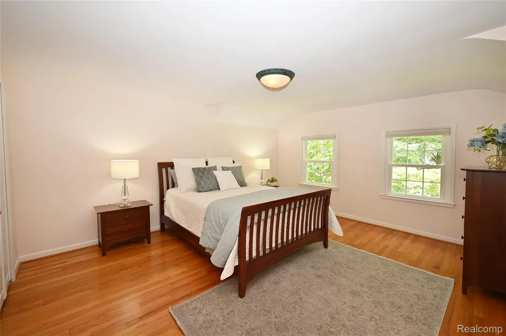 286 Abbey Street Birmingham City MI 48009
