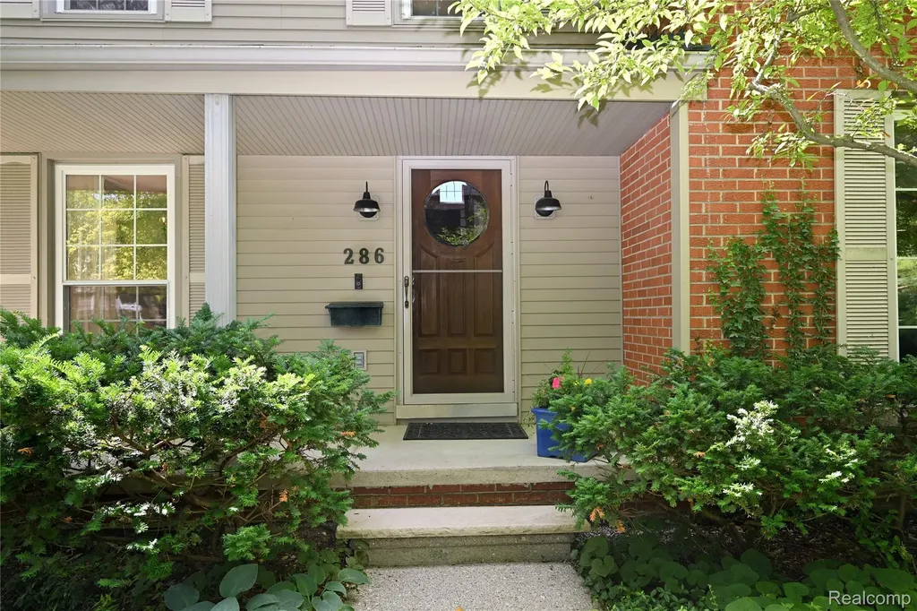 286 Abbey Street Birmingham City MI 48009