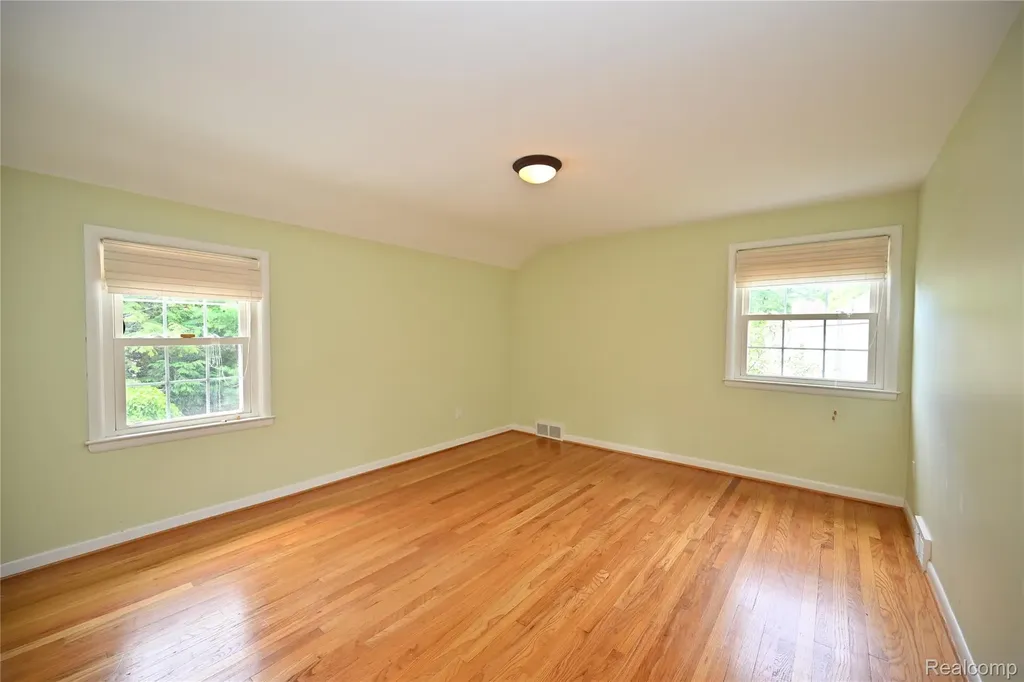 286 Abbey Street Birmingham City MI 48009