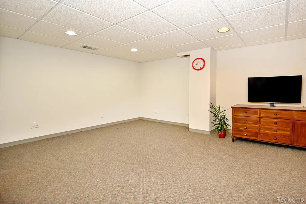 286 Abbey Street Birmingham City MI 48009