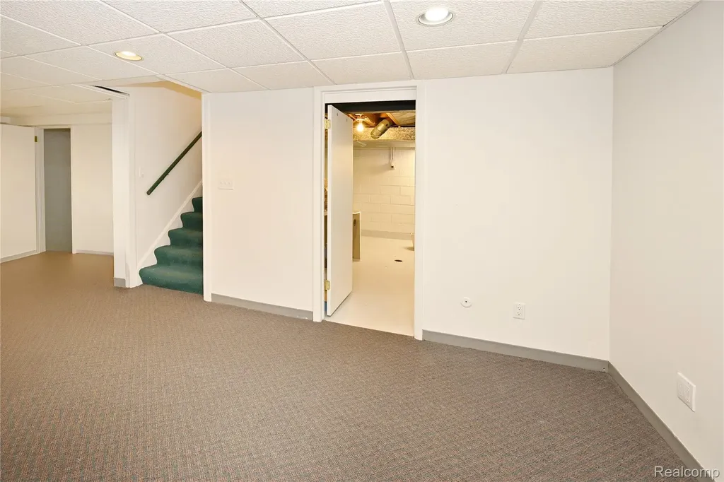 286 Abbey Street Birmingham City MI 48009